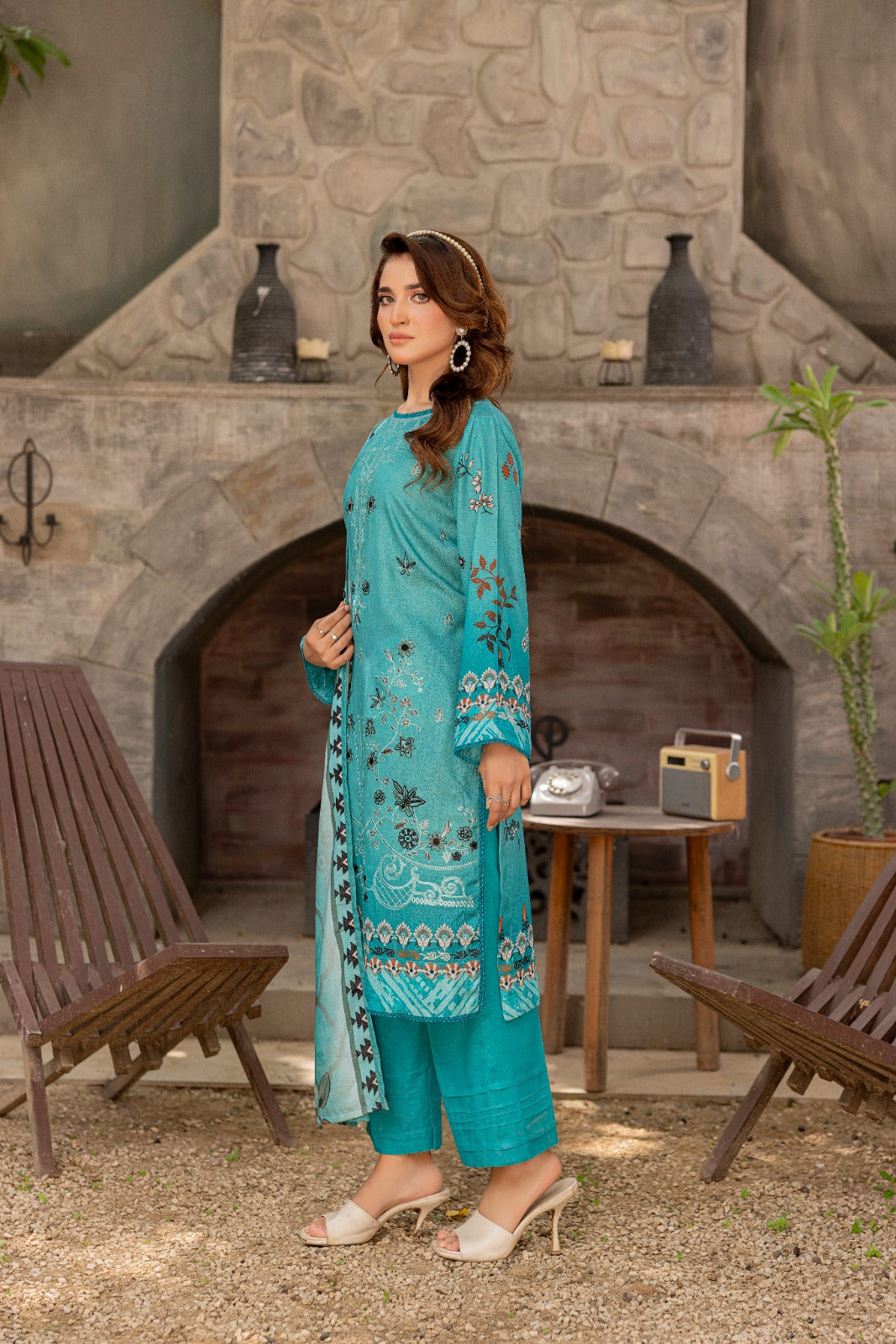 Azura Karandi 3 Piece Unstitched Suit